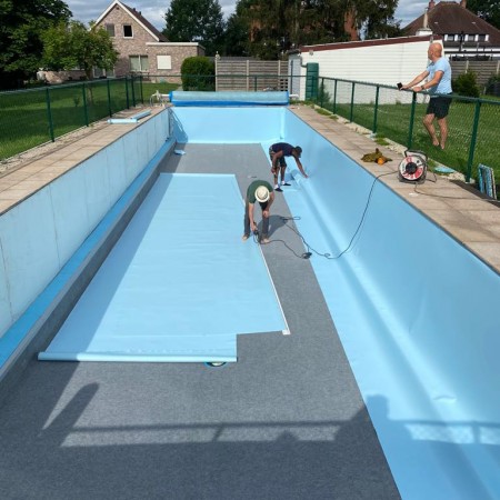 Na reiniging nieuw onderlaag en liner - Ons Zwembad 